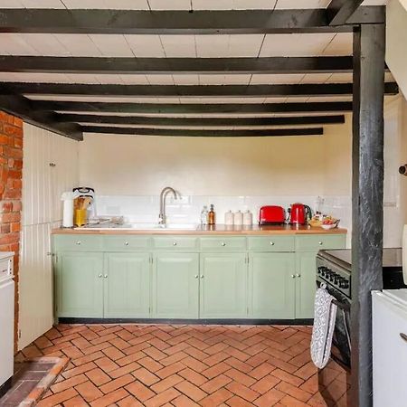 Cozy One-Bedroom Cottage In Great Tey ภายนอก รูปภาพ