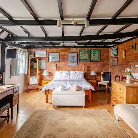 Cozy One-Bedroom Cottage In Great Tey ภายนอก รูปภาพ