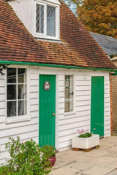 Cozy One-Bedroom Cottage In Great Tey ภายนอก รูปภาพ