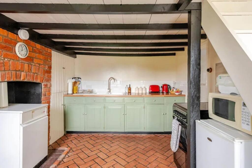 Cozy One-Bedroom Cottage In Great Tey ภายนอก รูปภาพ