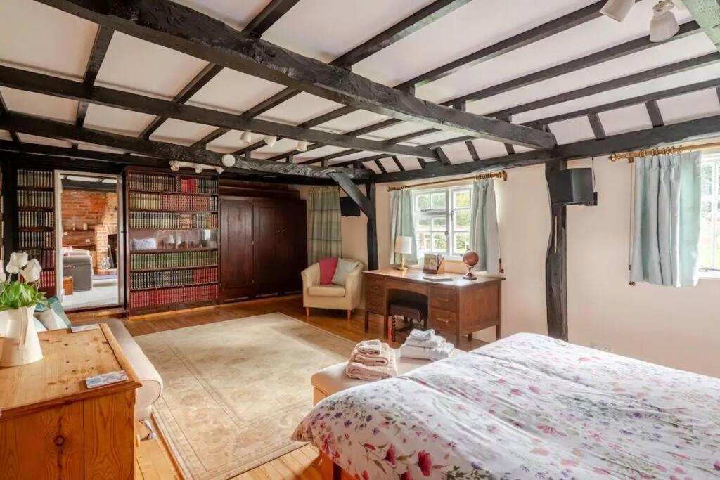 Cozy One-Bedroom Cottage In Great Tey ภายนอก รูปภาพ