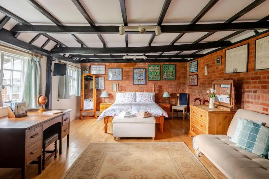 Cozy One-Bedroom Cottage In Great Tey ภายนอก รูปภาพ