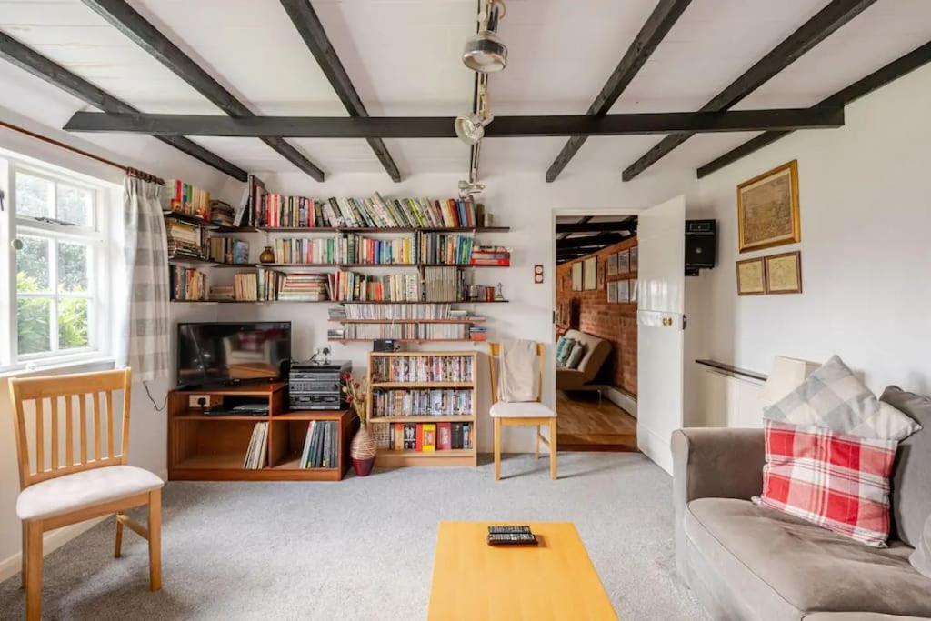 Cozy One-Bedroom Cottage In Great Tey ภายนอก รูปภาพ